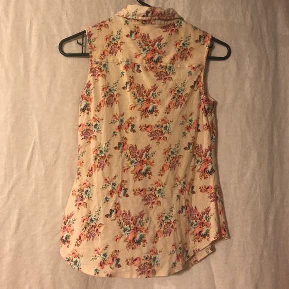 Ladies sleeveless top - Picture 2 of 7
